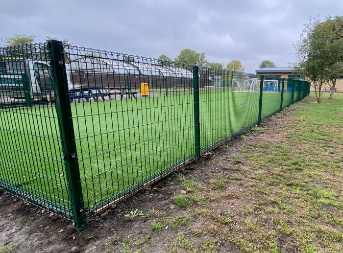 Safe-top mesh fencing at Chinnor School